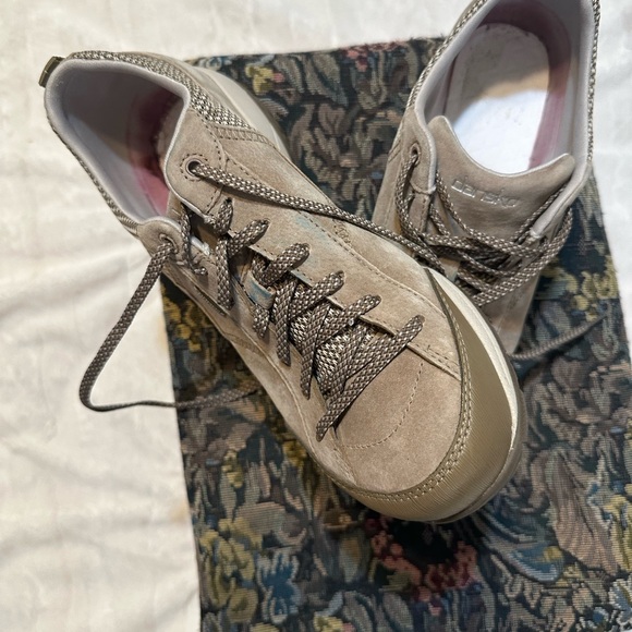 Dansko Paisley waterproof women walking or trail shoes in size 41